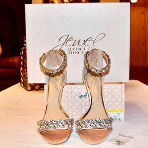 JEWEL Badgley Mischka Caroline Embellished Champagne Ankle Strap Sandal. Size 7